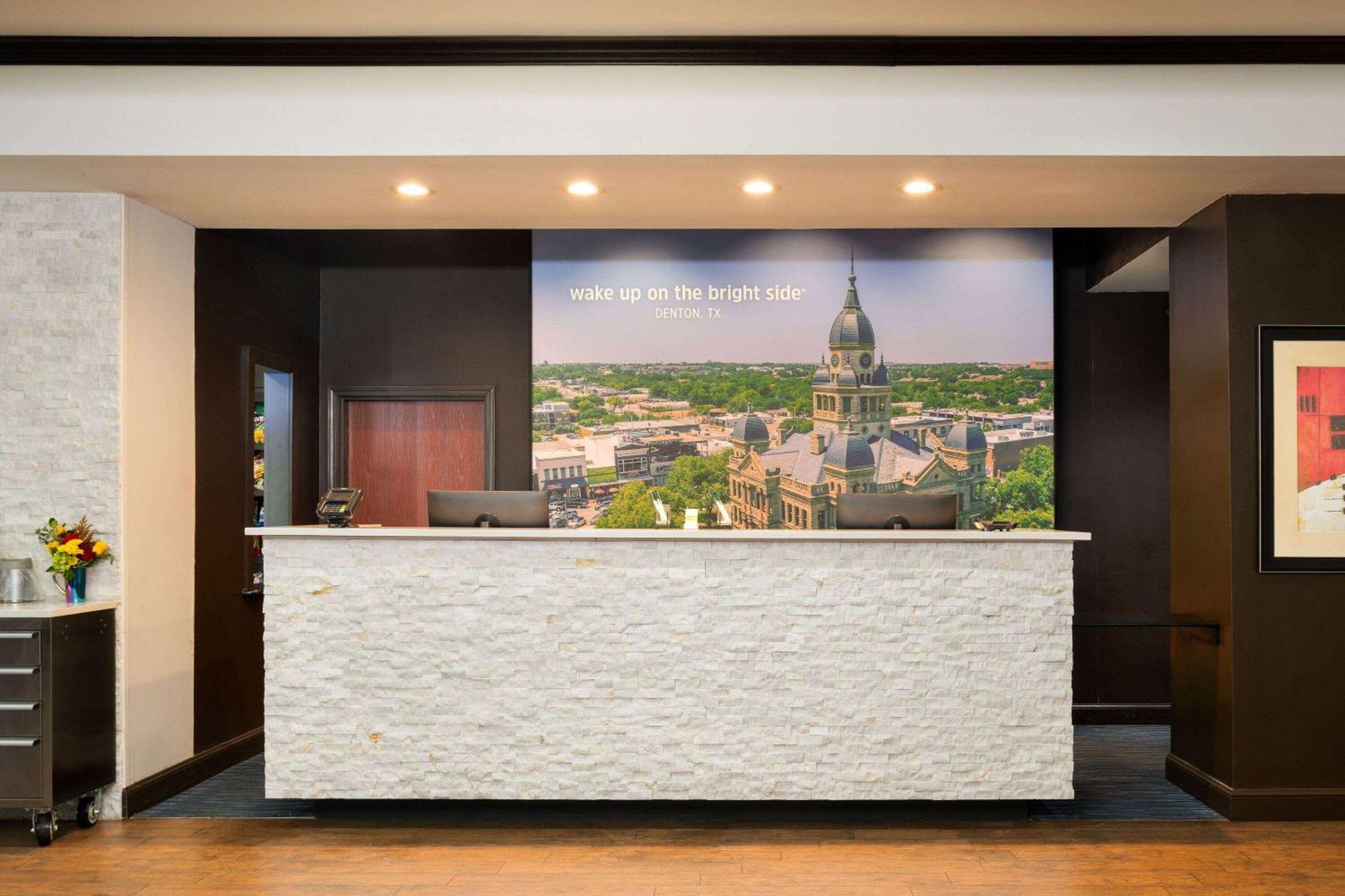 La Quinta By Wyndham Denton - University Drive Ngoại thất bức ảnh